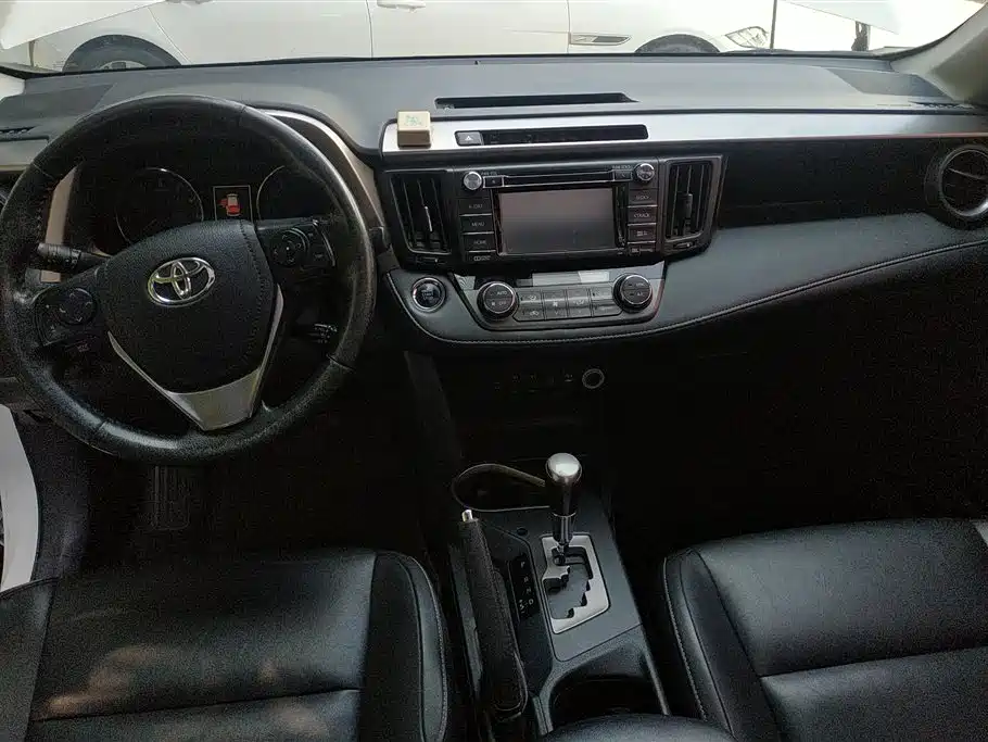 Toyota RAV4 2016 — фото 12