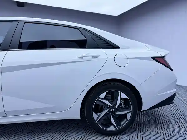 Hyundai Elantra 2023
