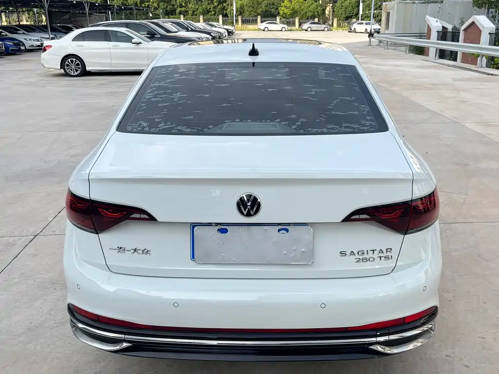 Volkswagen Sagitar 2022
