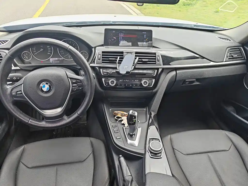 BMW 3 Series 2016 — фото 9