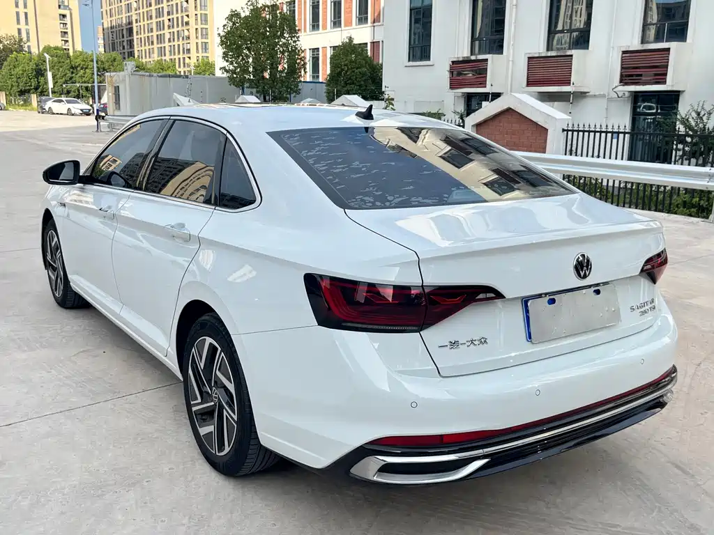 Volkswagen Sagitar 2022