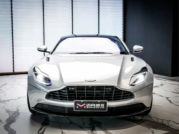 Aston Martin DB11 2018