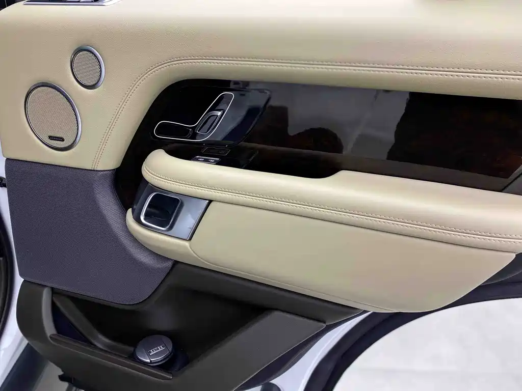 Land Rover Range Rover 2021 — фото 26