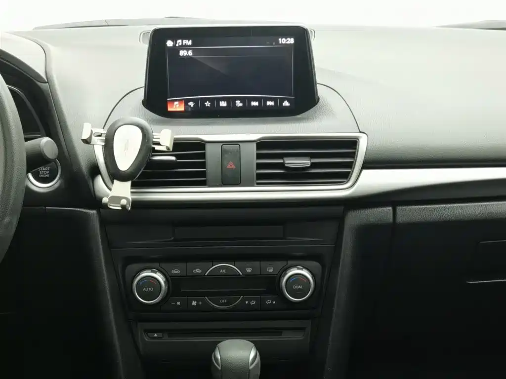 Mazda 3 Axela 2017 — фото 12