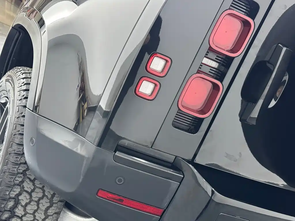 Land Rover Defender 2022 — фото 17