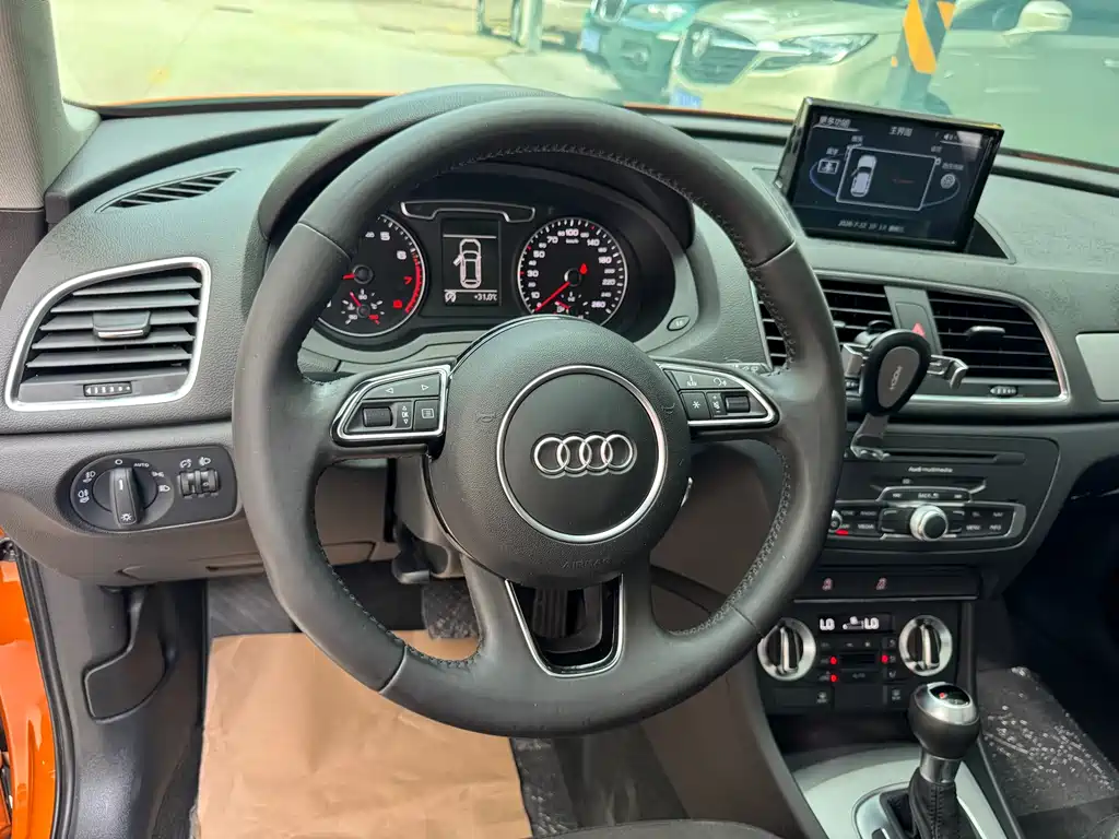 Audi Q3 2015 — фото 11