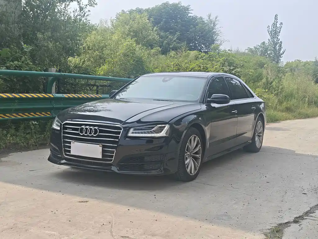 Audi A8 2017 — фото 1