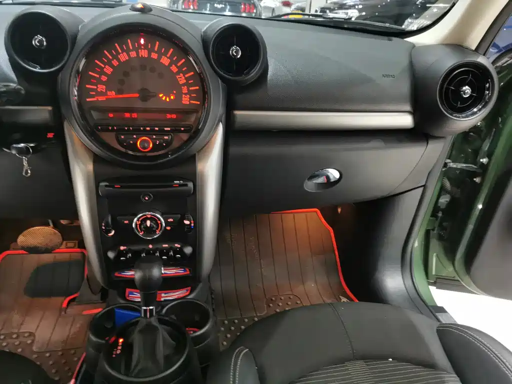MINI Countryman 2016 — фото 12