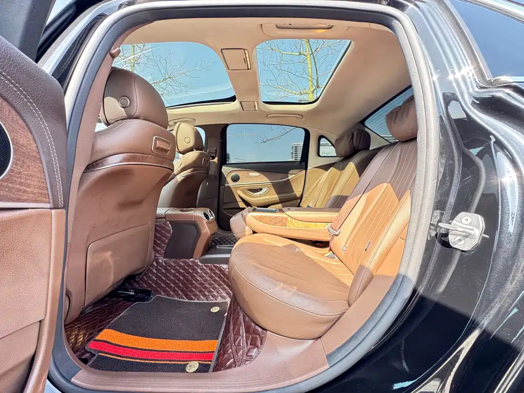 Mercedes-Benz E-Class 2019 — фото 17