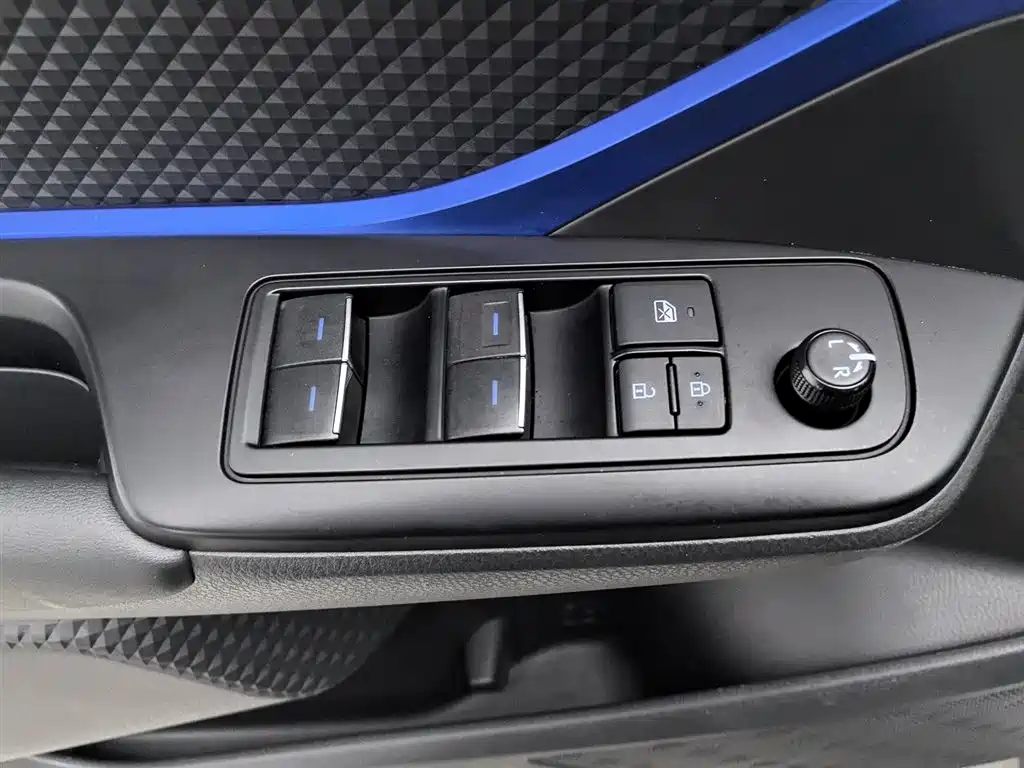 Toyota C-HR 2022 — фото 9