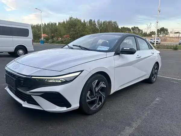 Hyundai Elantra 2023