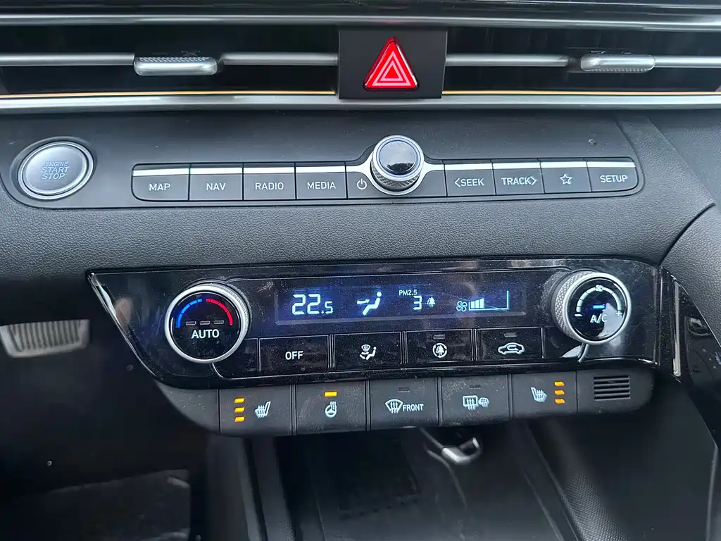 Hyundai Elantra 2023 — фото 10
