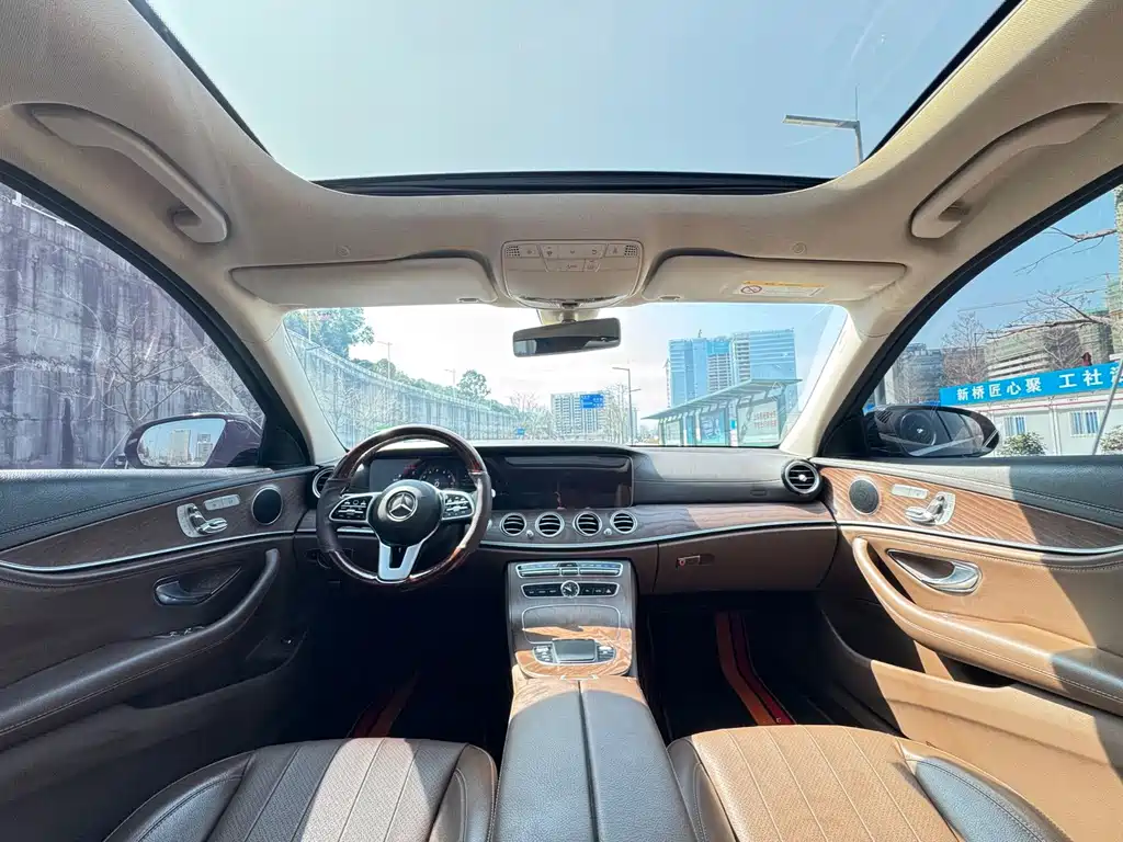 Mercedes-Benz E-Class 2019 — фото 20