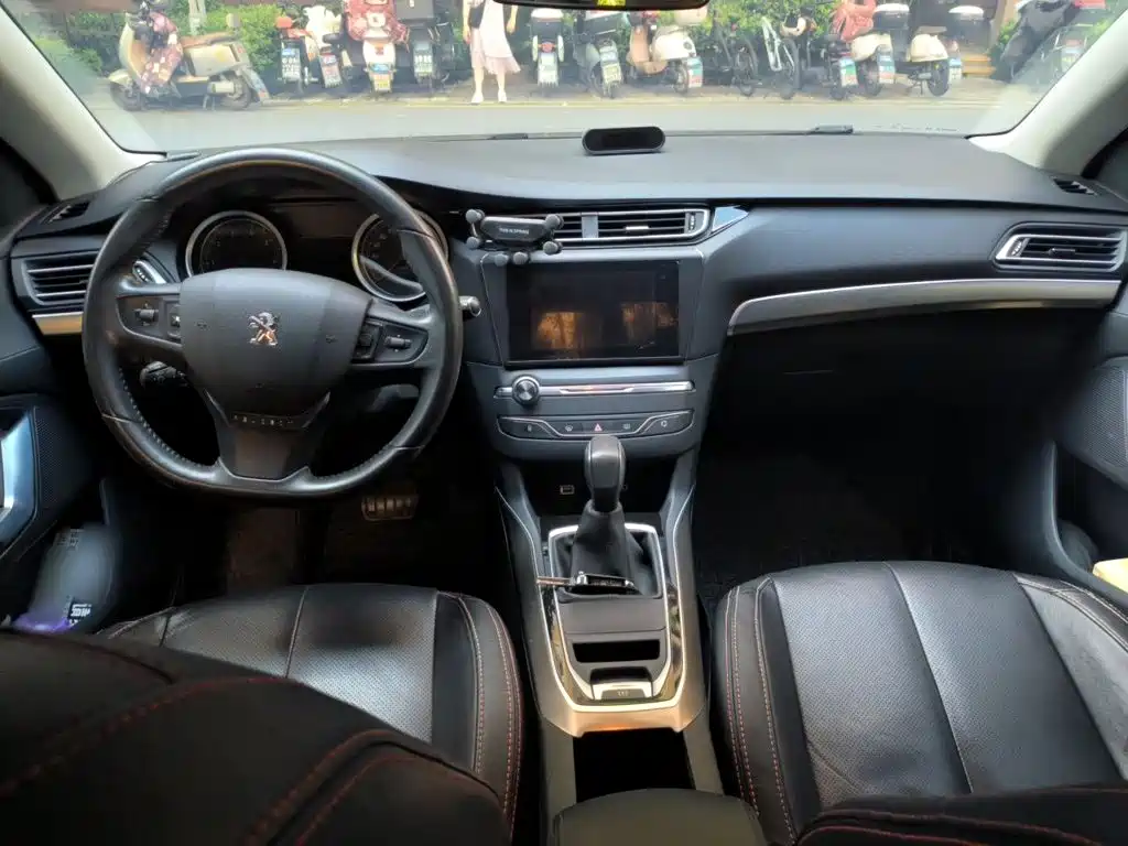 Peugeot 408 2015 — фото 13