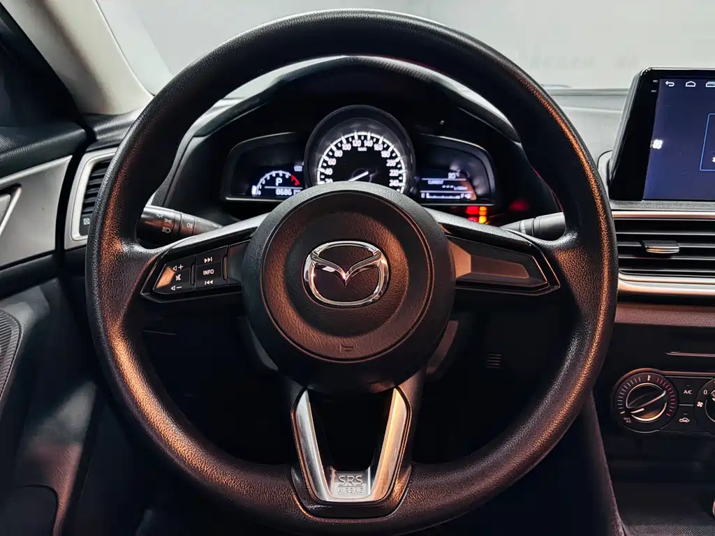 Mazda 3 Axela 2019 — фото 12