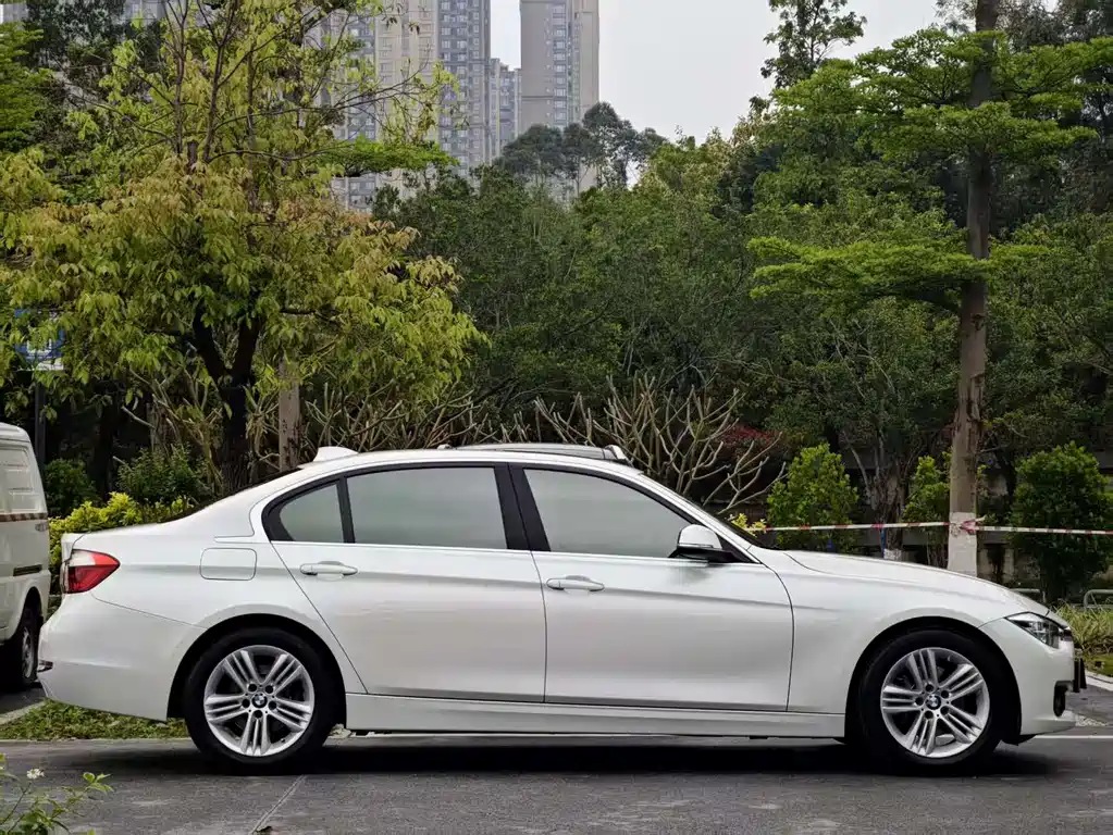 BMW 3 Series 2017 — фото 21