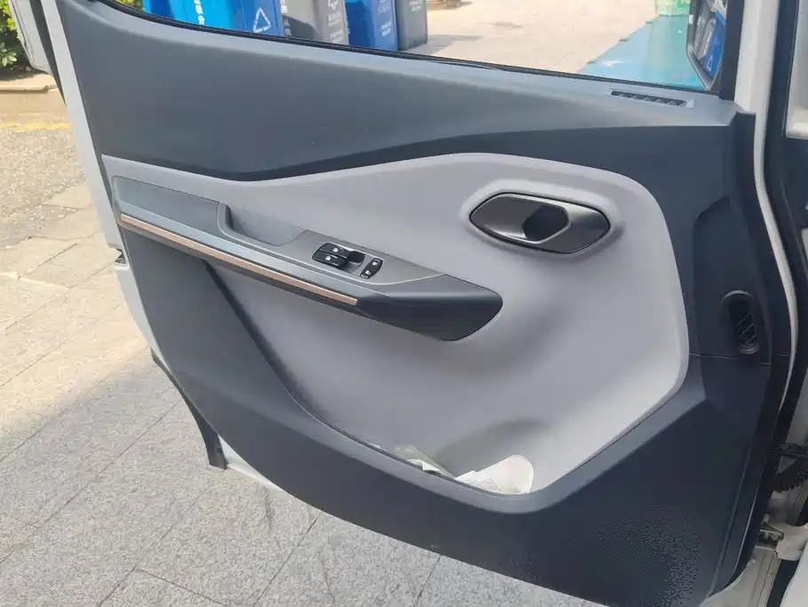 Baojun E200 2021