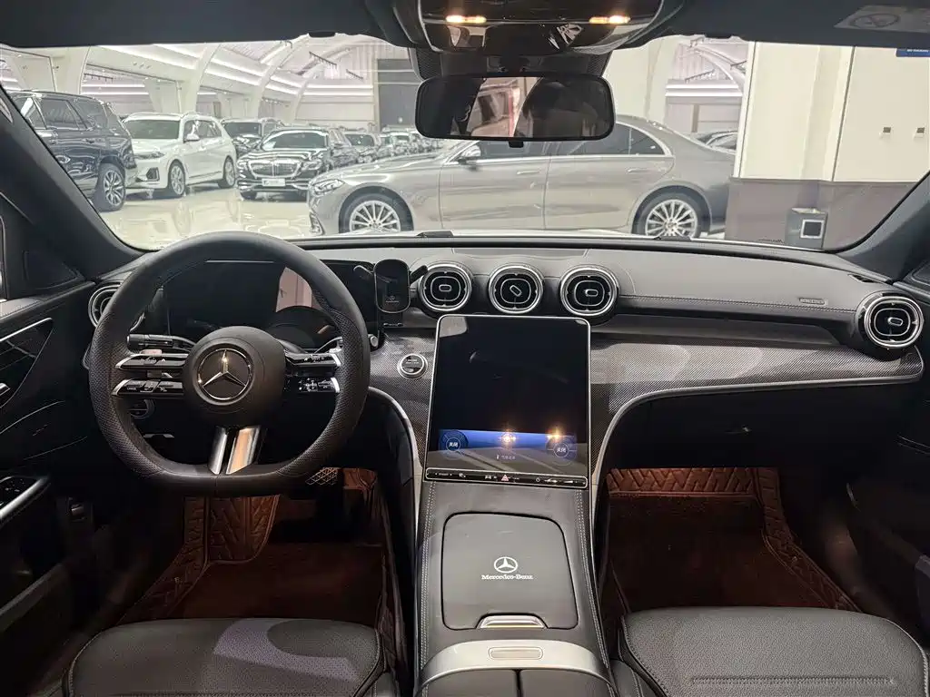 Mercedes-Benz C-Class 2025 — фото 18