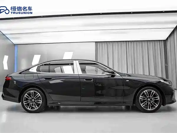BMW 5 Series 2025