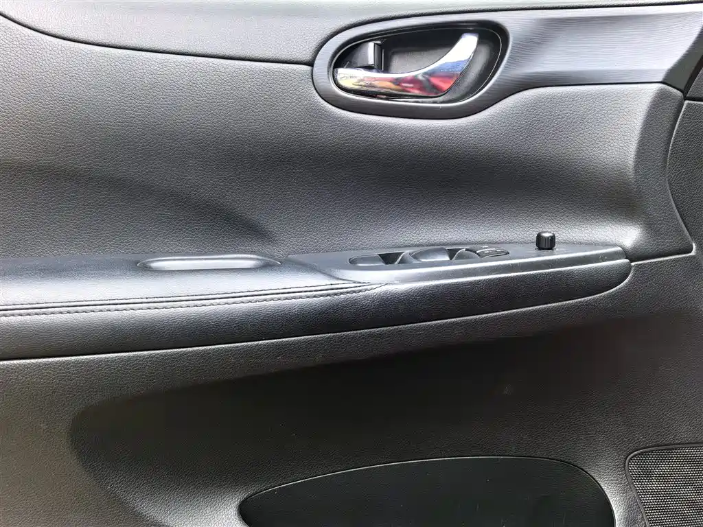 Nissan Tiida 2012