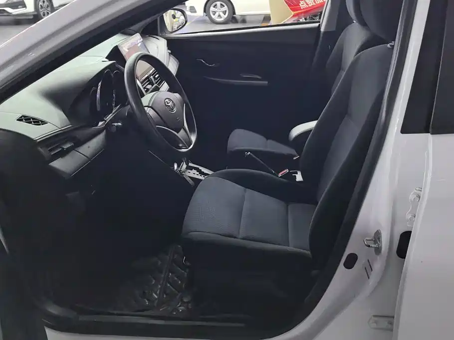 Toyota Yaris L 2016 — фото 9