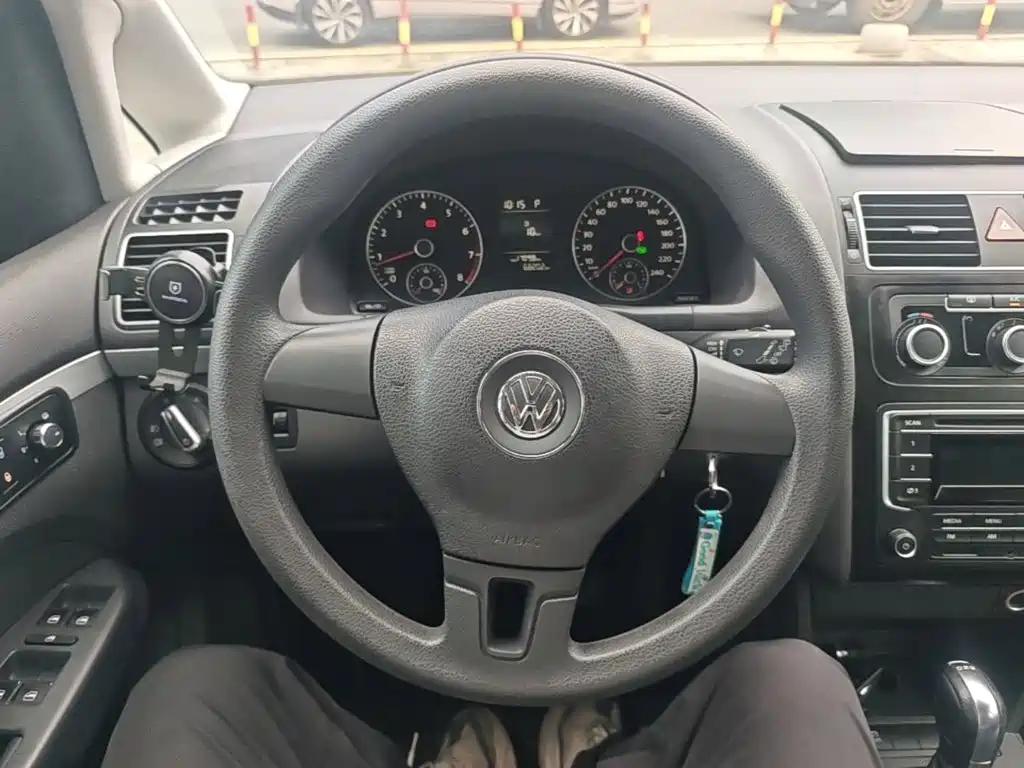 Volkswagen Touran 2016 — фото 11