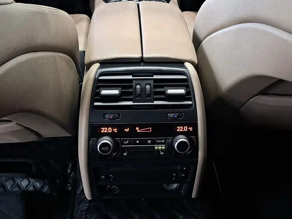 BMW 7 Series 2012 — фото 20