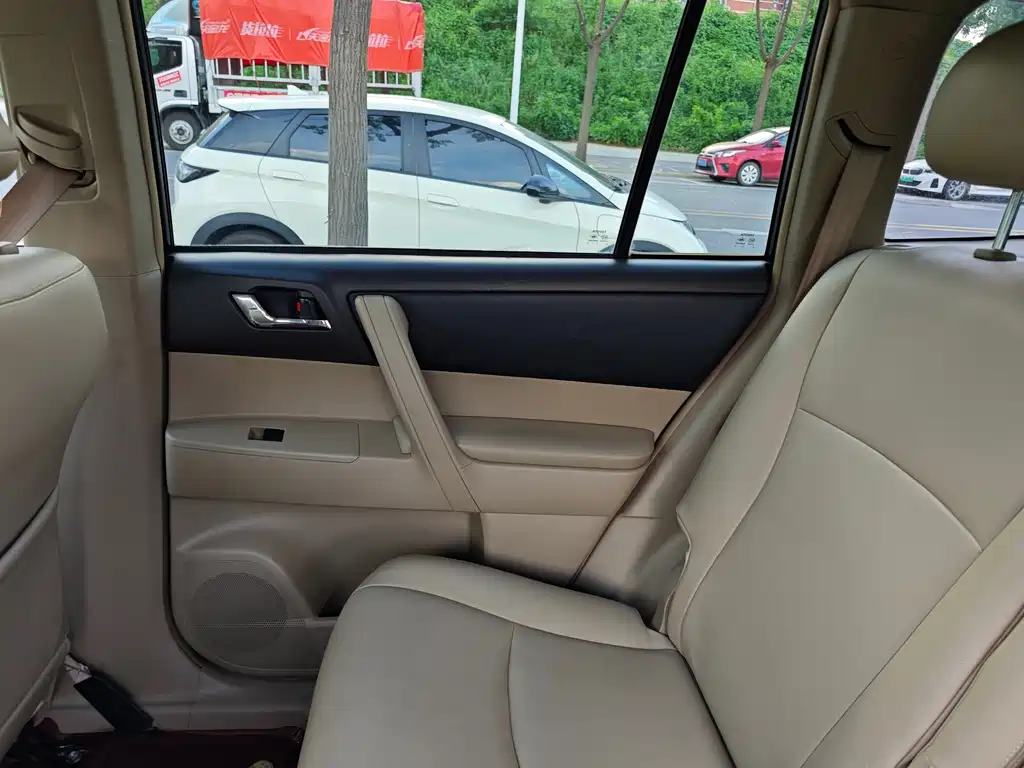 Toyota Highlander 2013 — фото 11