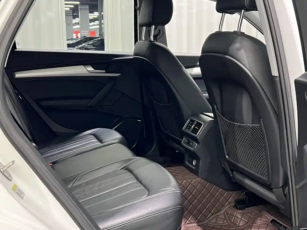 Audi Q5L 2020 — фото 10