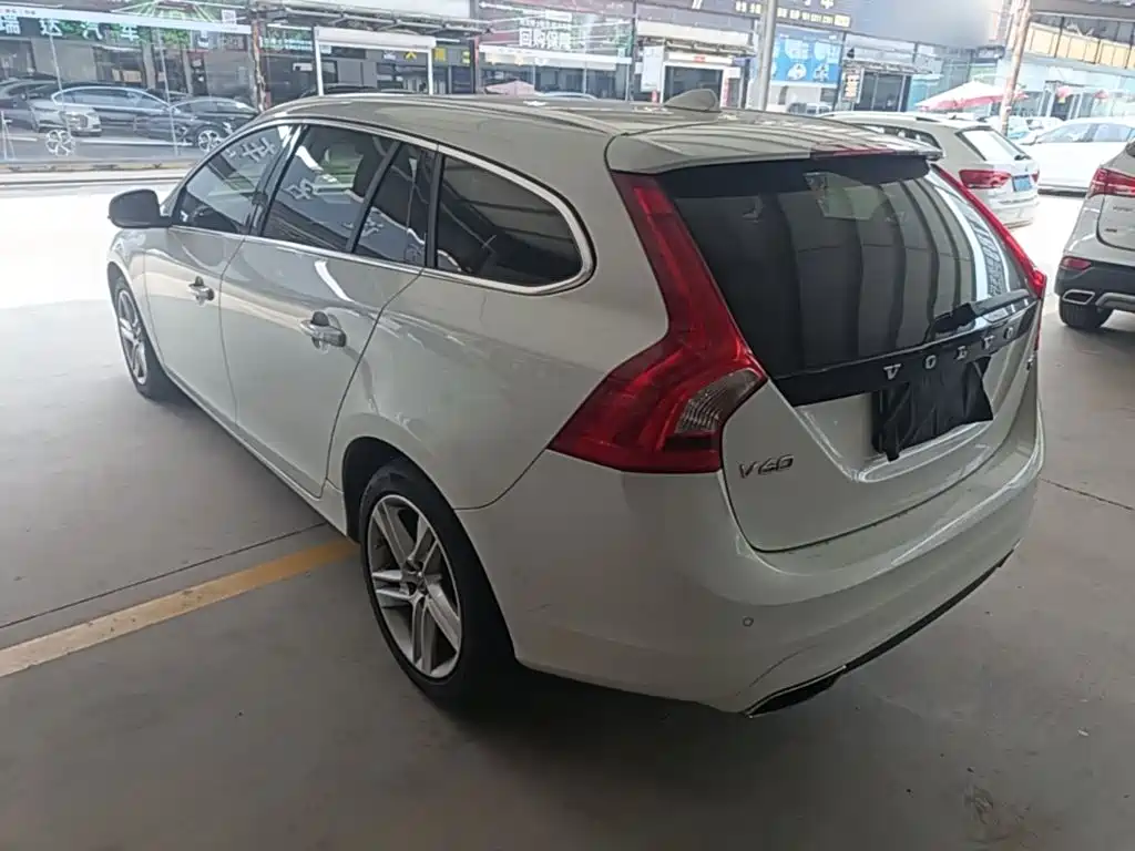 Volvo V60 2016 — фото 5