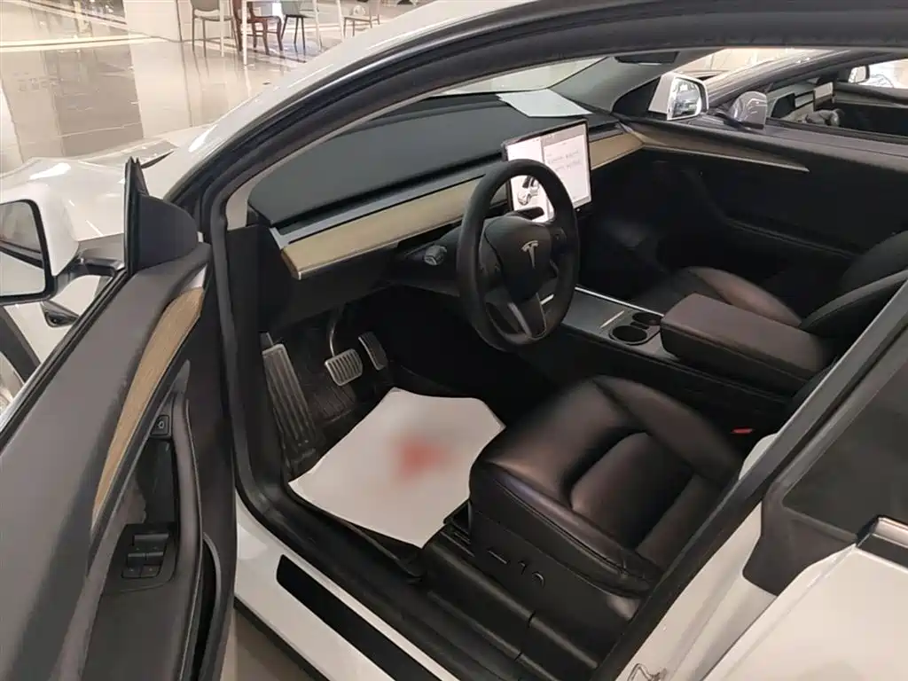 Tesla Model Y 2022 — фото 16