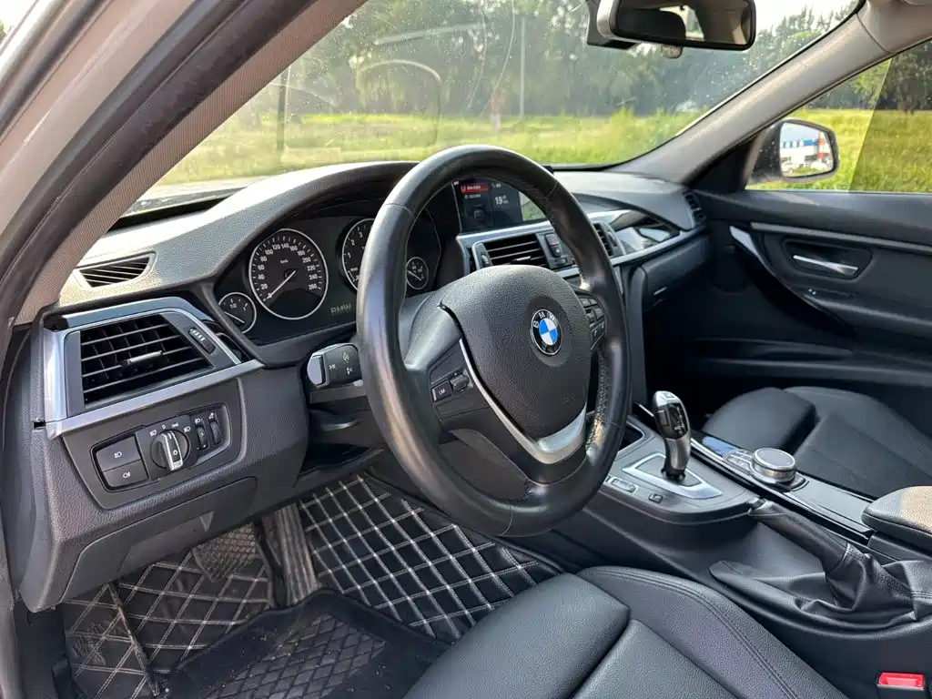 BMW 3 Series 2019 — фото 14