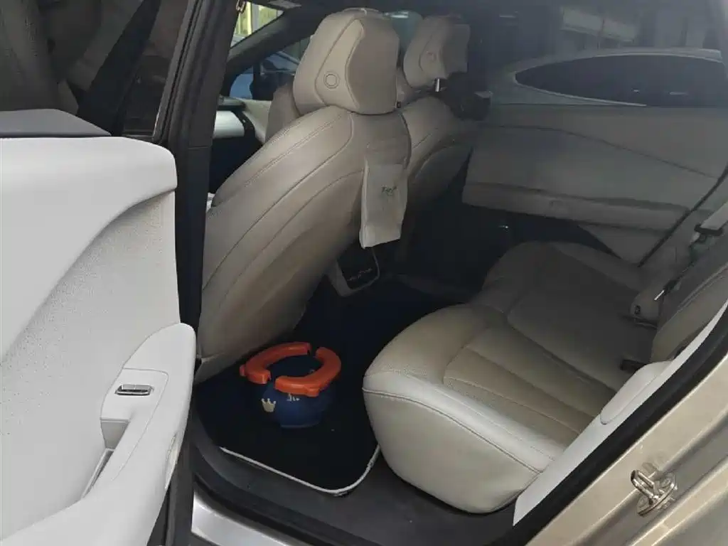 XPeng P7+ 2024 — фото 8