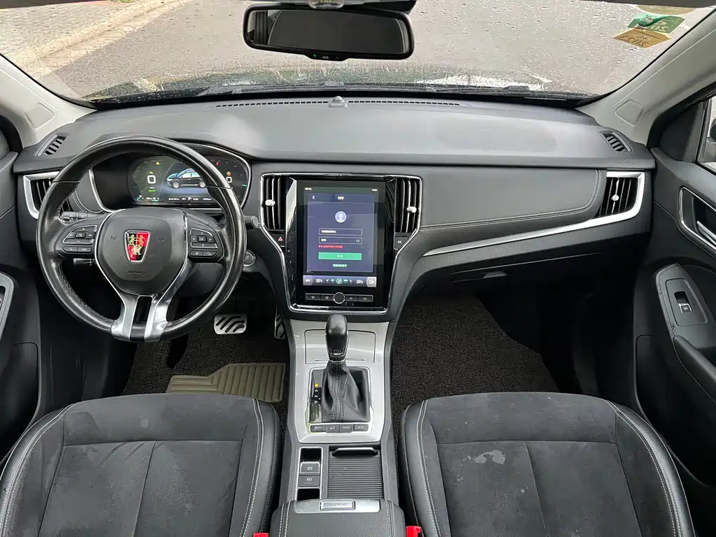 Roewe RX5 New Energy 2017 — фото 13