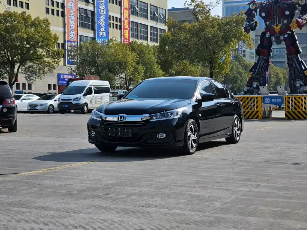 Honda Accord 2017 — фото 1