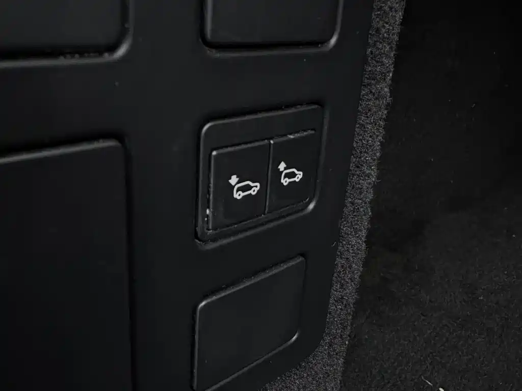 Land Rover Discovery 2018 — фото 12