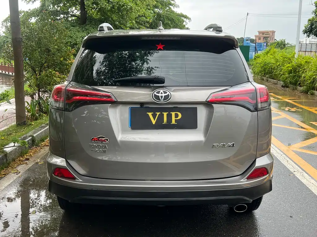 Toyota RAV4 2019 — фото 10