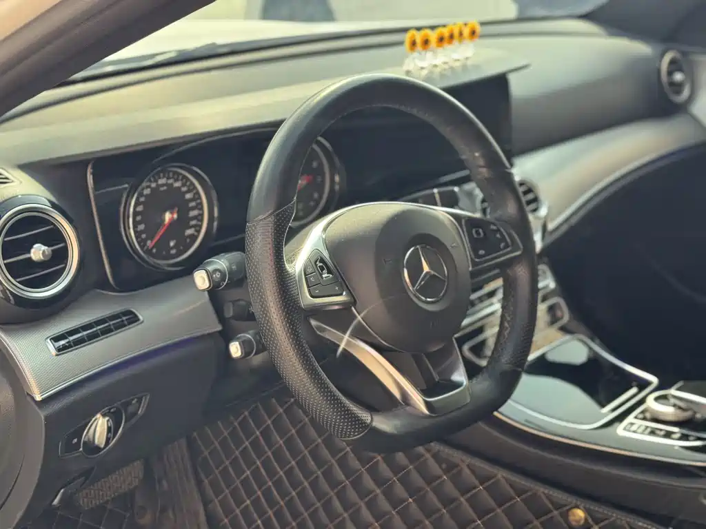 Mercedes-Benz E-Class 2018 — фото 12