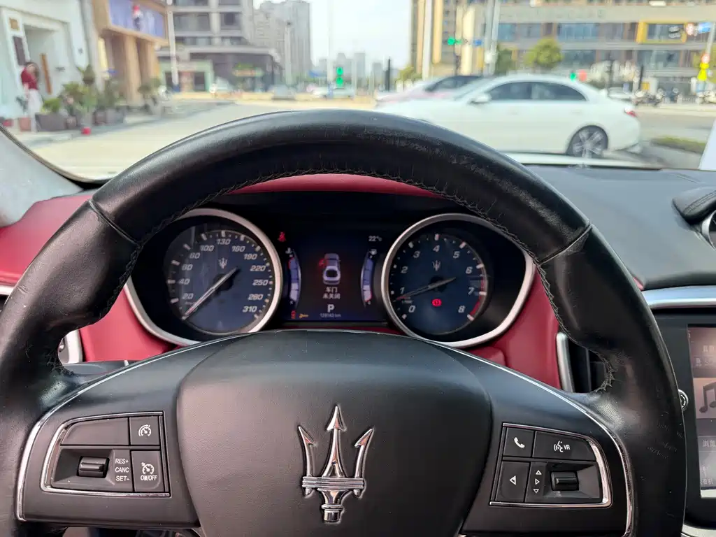 Maserati Ghibli 2015 — фото 10