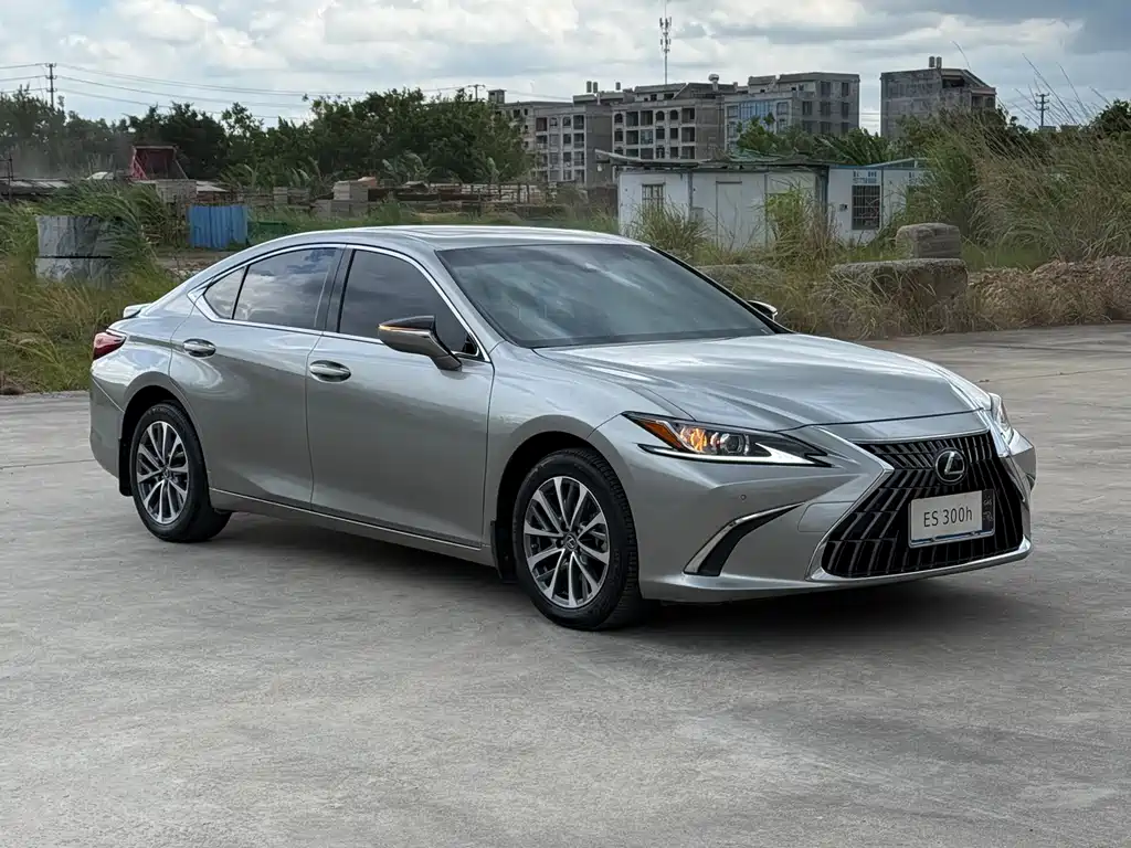 Lexus ES 2023 — фото 1