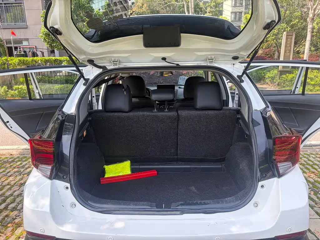 Toyota Yaris L 2020 — фото 20