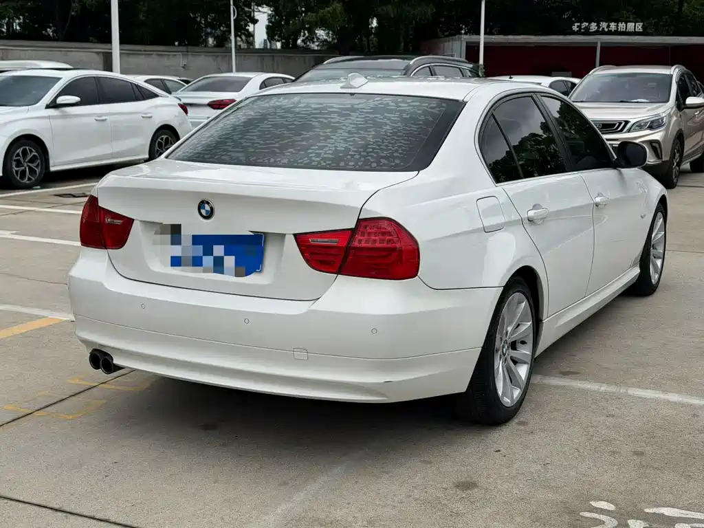 BMW 3 Series 2011 — фото 4