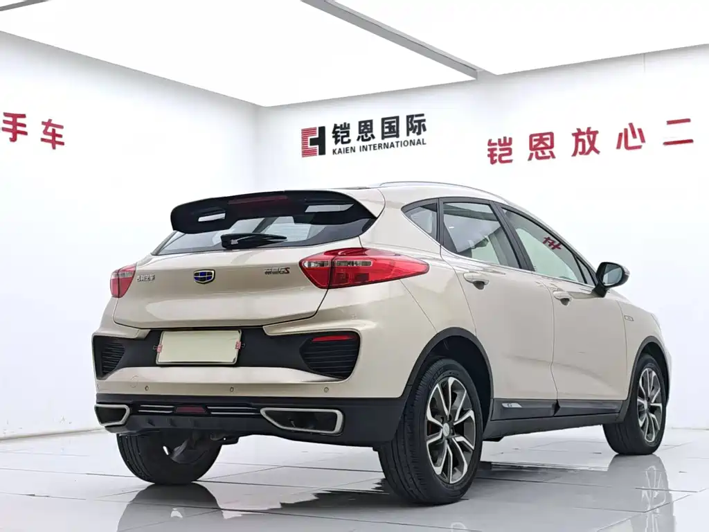 Geely Emgrand GS 2018 — фото 11