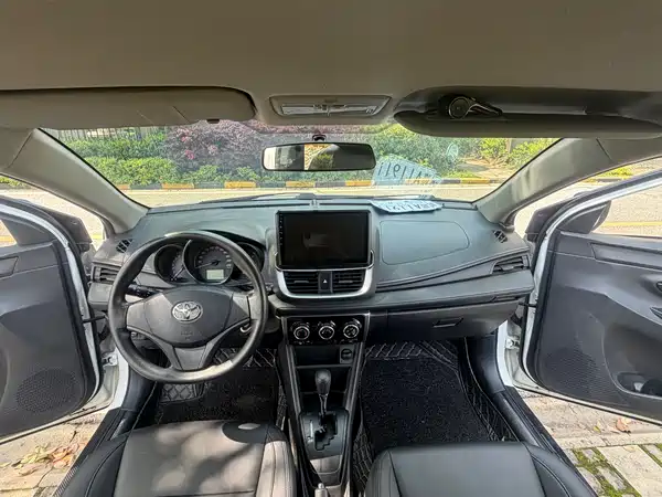 Toyota Yaris L 2020