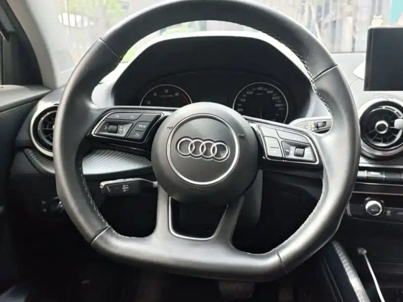 Audi Q2L 2023 — фото 13