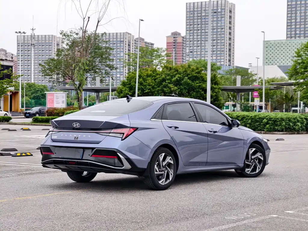 Hyundai Elantra 2023
