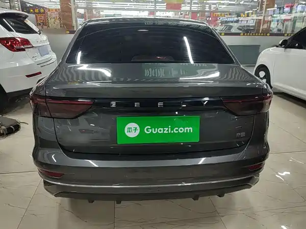 Geely Emgrand 2024