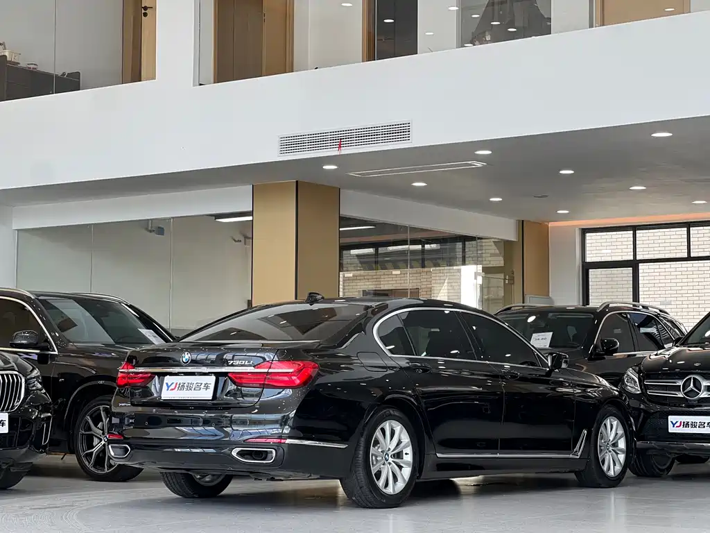 BMW 7 Series 2017 — фото 3