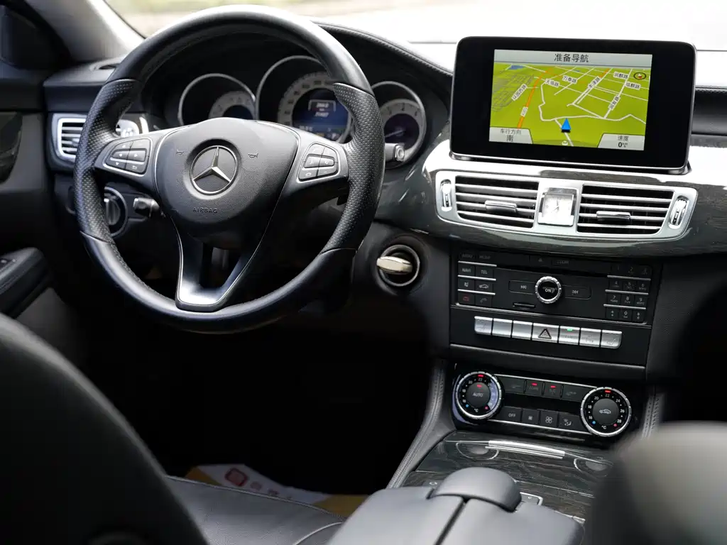 Mercedes-Benz CLS 2015 — фото 26