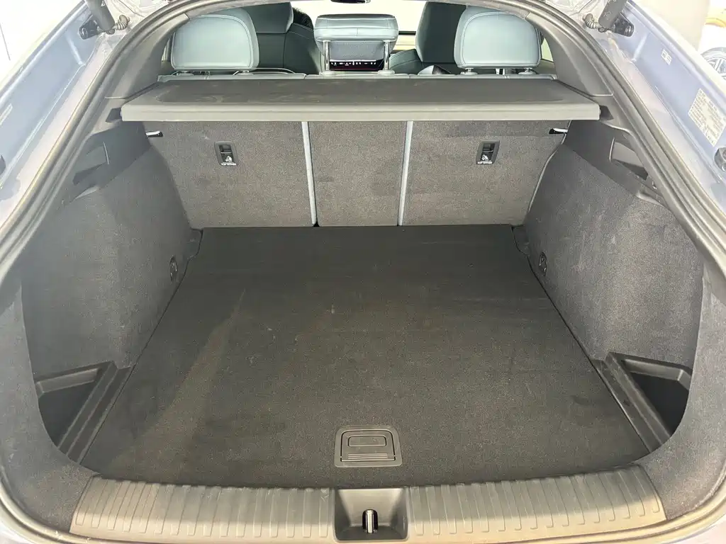 Audi Q6L Sportback E-Tron 2025 — фото 11